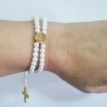 Pulseira Terço Branca e Dourada