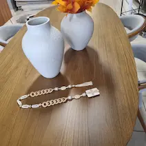 Colar de mesa pérola e bege Crucifixo com Strass